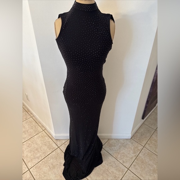 Fashion Nova Dresses & Skirts - Fashion Nova Black Sleeveless Halter Bodycon Maxi